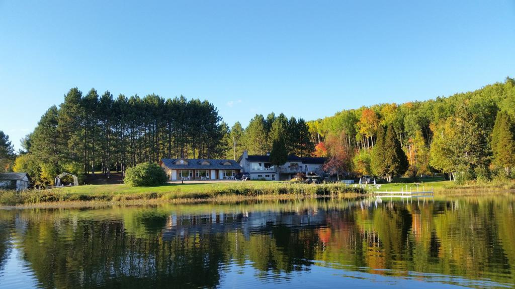 巴里斯贝高尔夫度假酒店 Barrys Bay 外观 照片